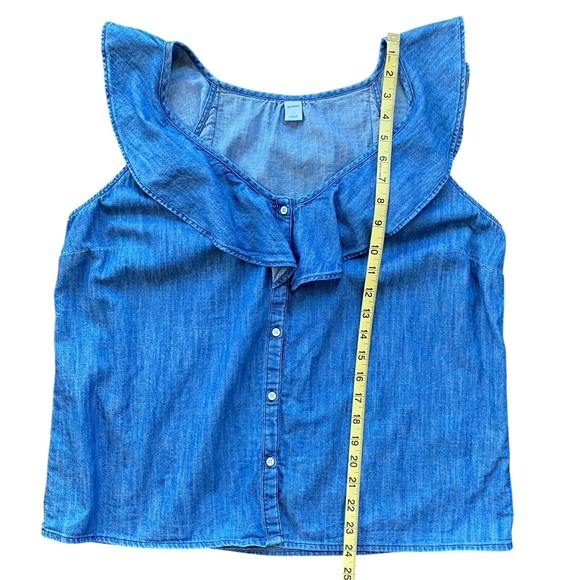 Old Navy Women’s Denim Sleeveless V-Neck Ruffle Neckline Button Front Top Size L - Picture 6 of 8
